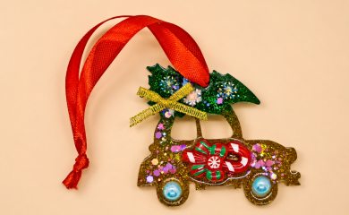 Ornament de Crăciun în formă de mașină