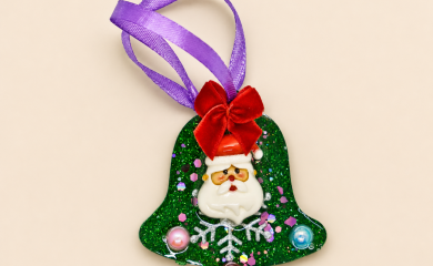 Ornament de brad în formă de clopoțel