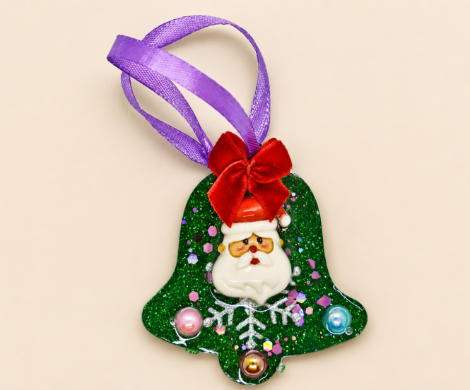 Ornament de brad în formă de clopoțel